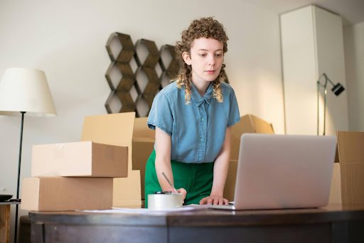 The Role of E-Commerce in Connecting Global Buyers and Suppliers